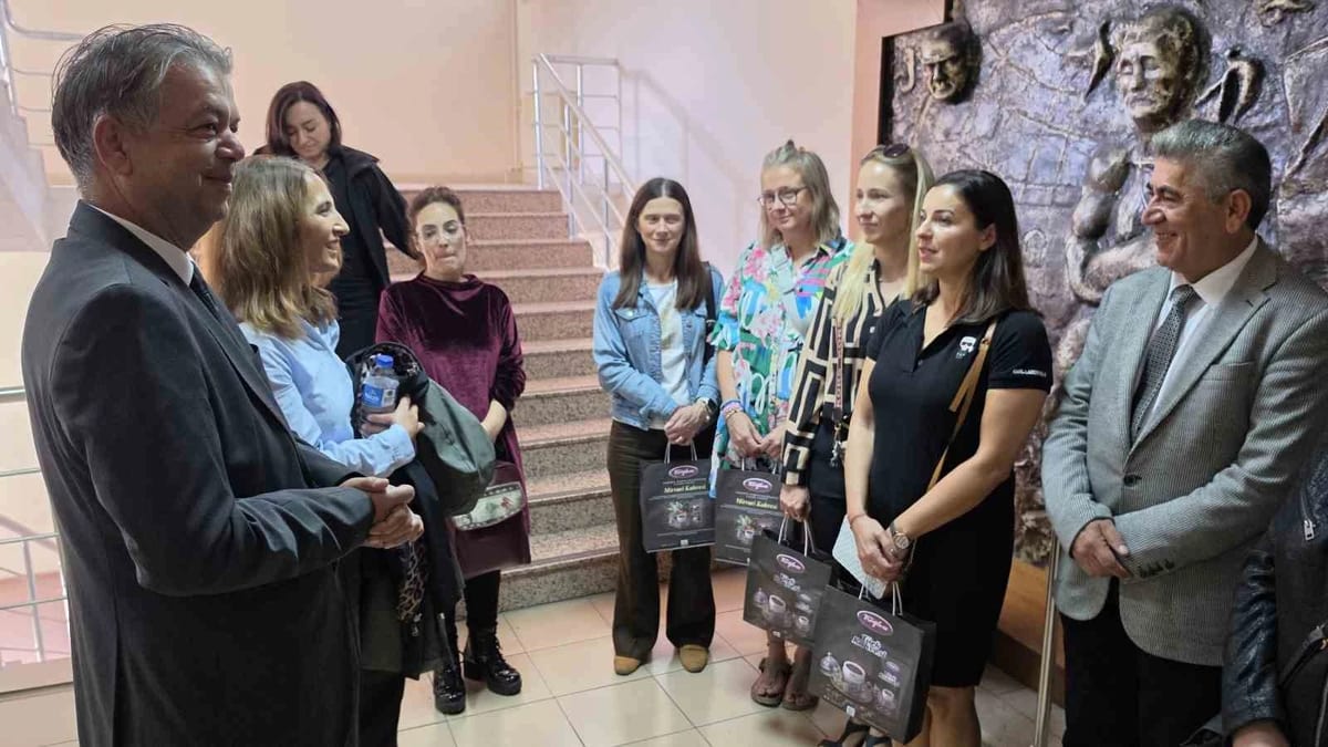Erasmus+ ortağı öğretmenler İlçe Milli Eğitim Müdürü Güner'i ziyaret etti