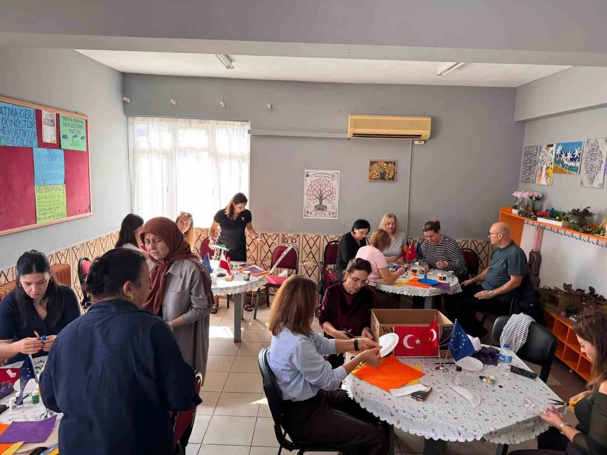 Erasmus+ ortağı öğretmenler İlçe Milli Eğitim Müdürü Güner'i ziyaret etti