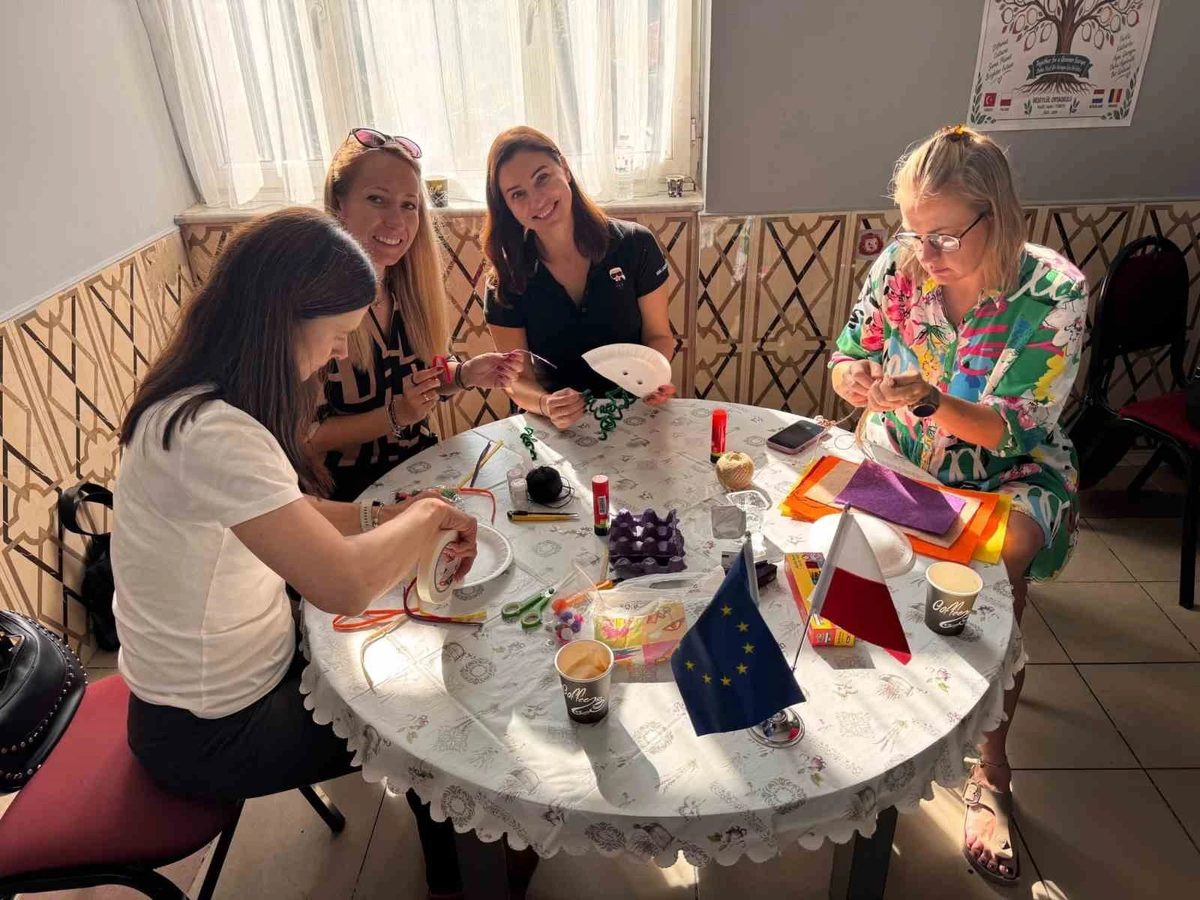 Erasmus+ ortağı öğretmenler İlçe Milli Eğitim Müdürü Güner'i ziyaret etti
