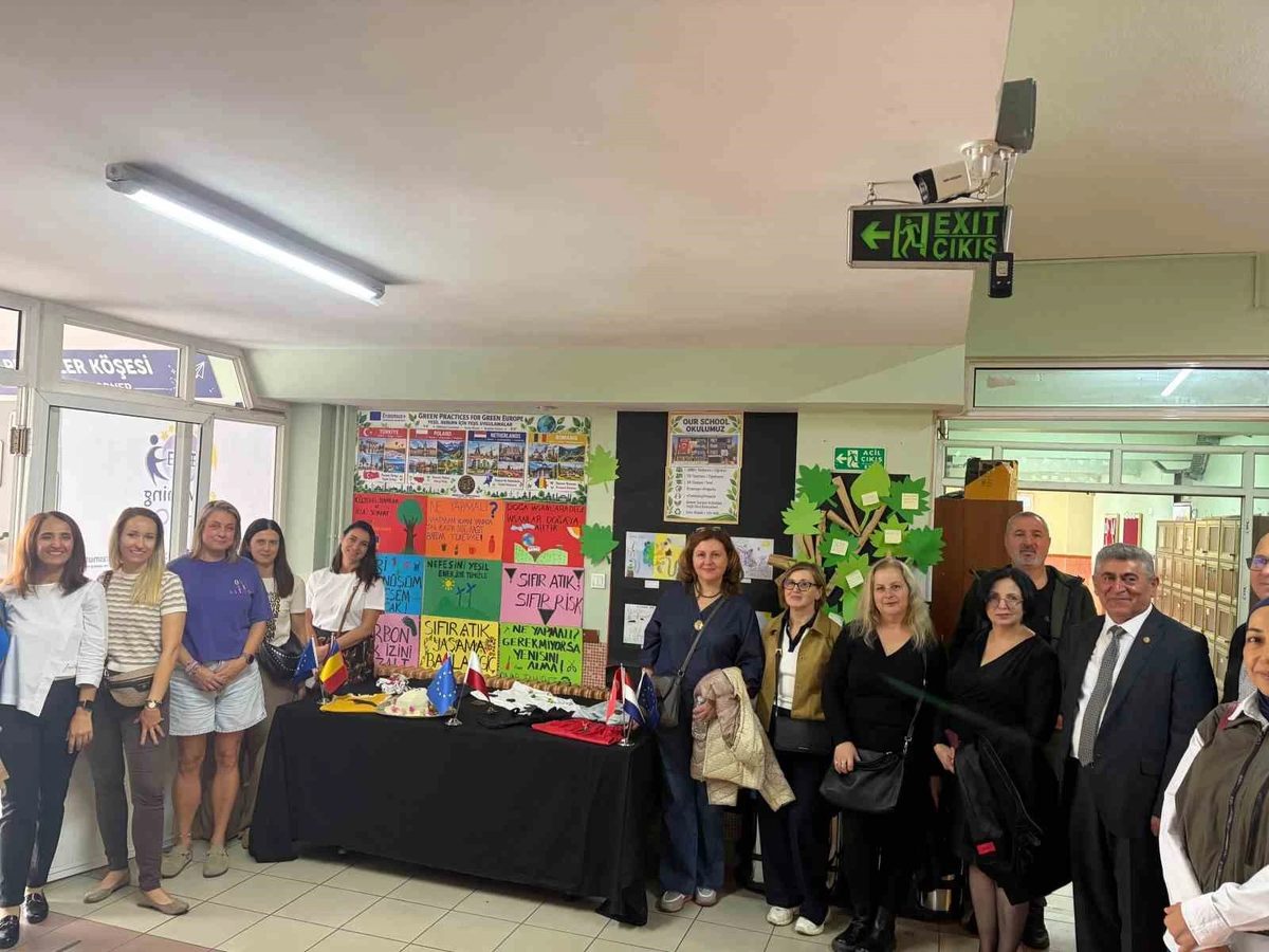 Erasmus+ ortağı öğretmenler İlçe Milli Eğitim Müdürü Güner'i ziyaret etti