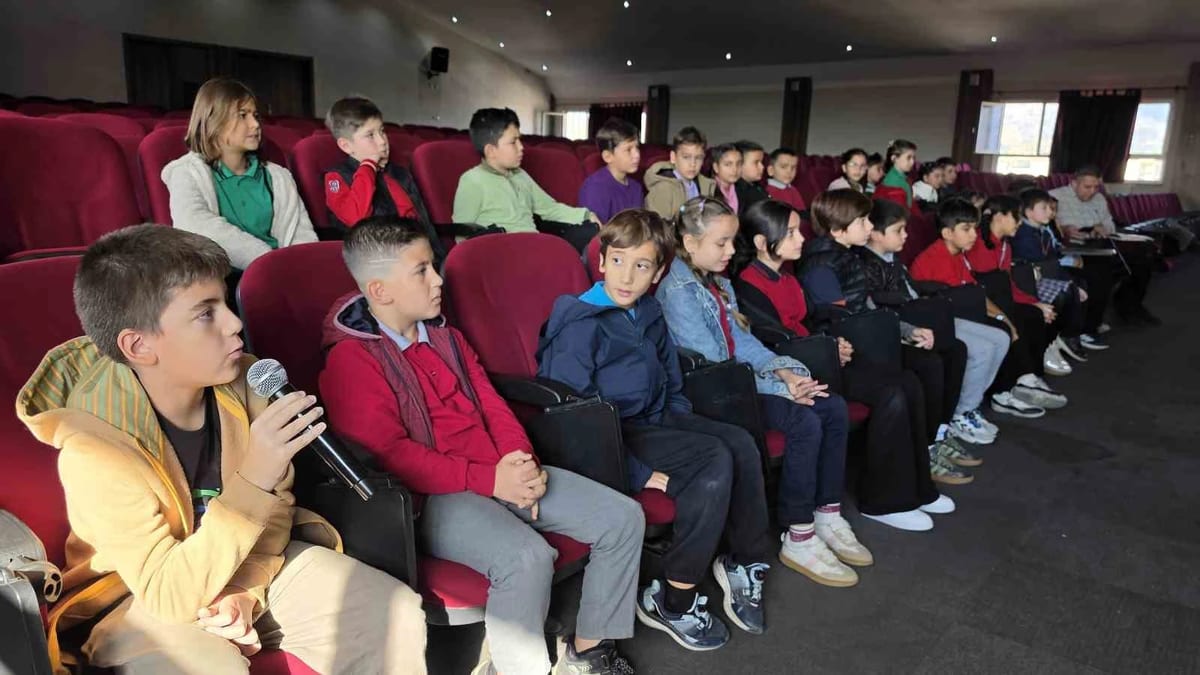 Erdinç Güner, Nazilli’de ilkokul öğrencilerinin dilek ve önerilerini dinledi