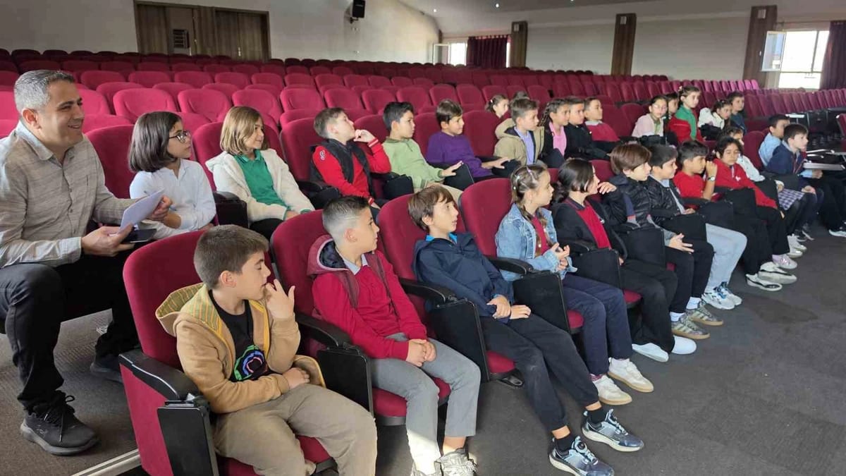 Erdinç Güner, Nazilli’de ilkokul öğrencilerinin dilek ve önerilerini dinledi