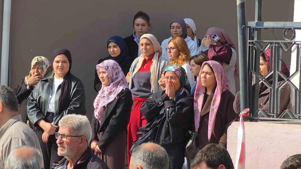 Eski sevgilisi tarafından vurulan 20 yaşındaki Kumsal Kayan öldü