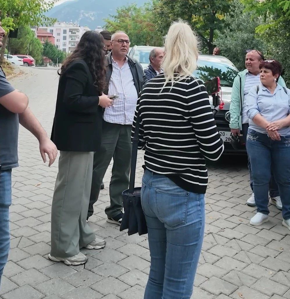 Ev hapsinde tutulan parti yöneticisi için açıklama yapan Yeni Parti İlçe Başkanına site yöneticisinden gürültü tepkisi
