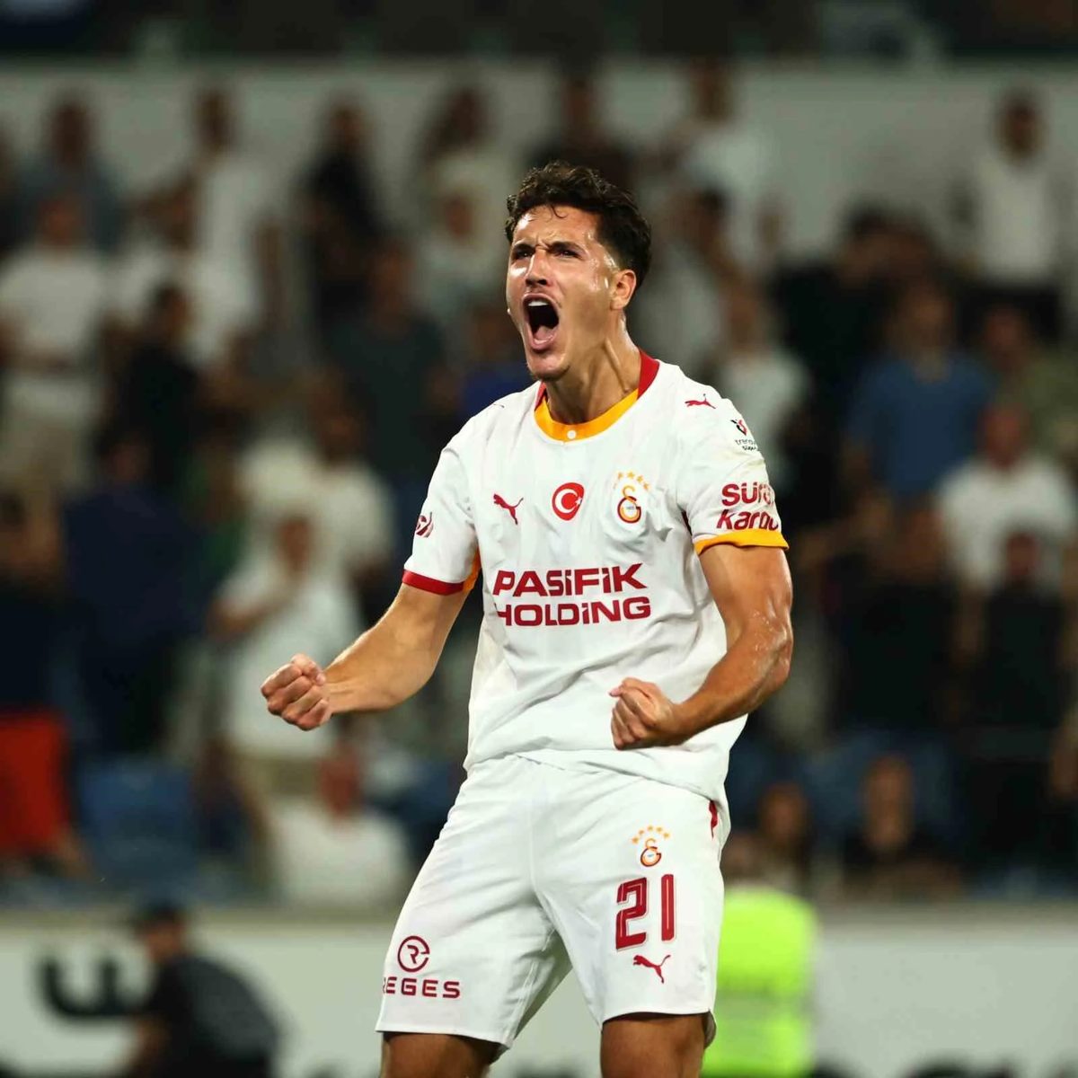 Galatasaray’da Osimhen, Fenerbahçe’de Vedat takımını sırtlıyor