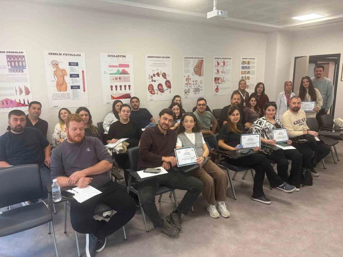 Gebe Okulu'nda baba adayları da anne adaylarıyla birlikte eğitim aldı