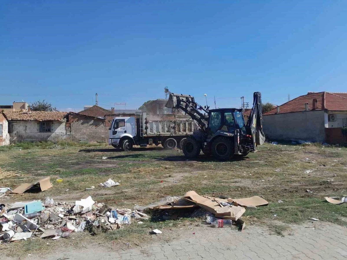 Germencik’te 7 farklı noktada belediye mesaisi sürüyor