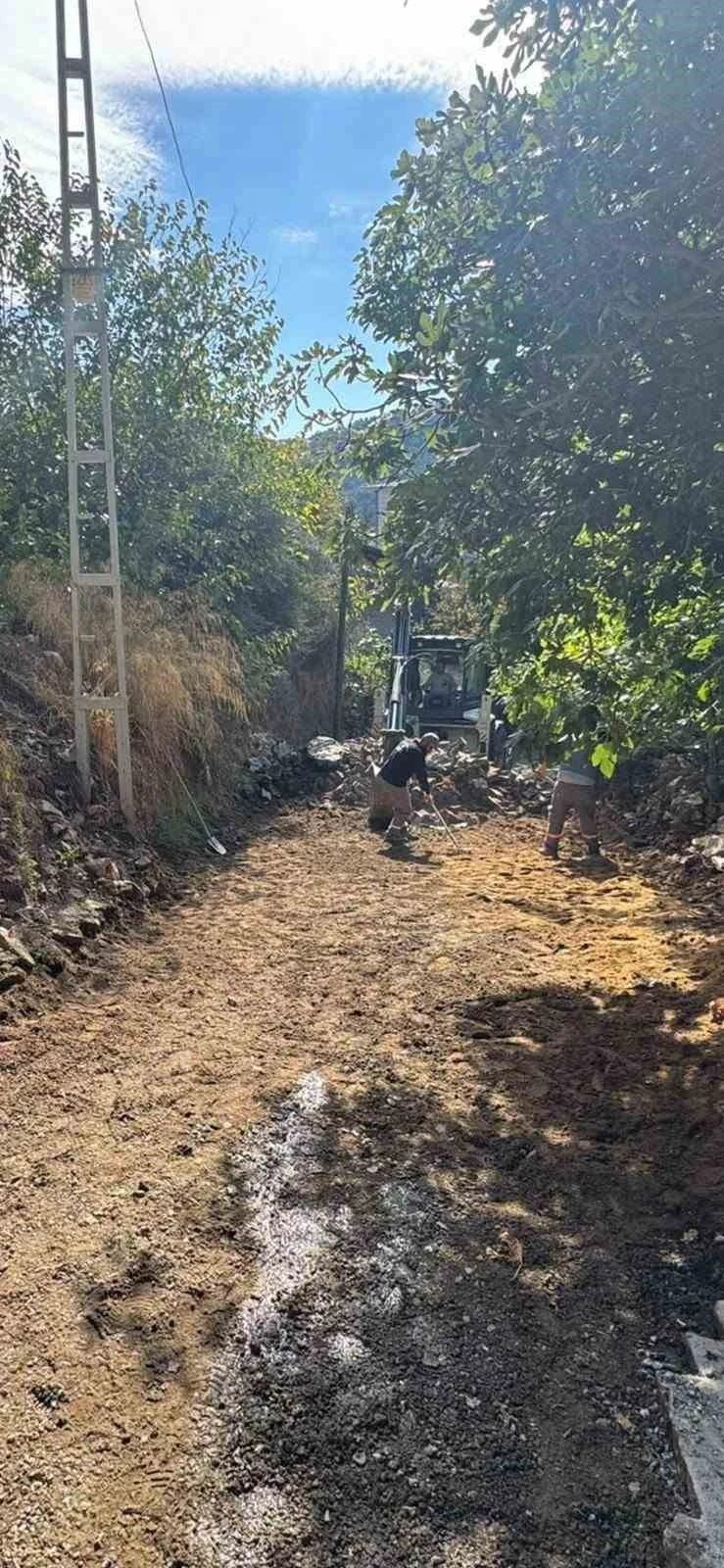 Germencik’te 7 farklı noktada belediye mesaisi sürüyor