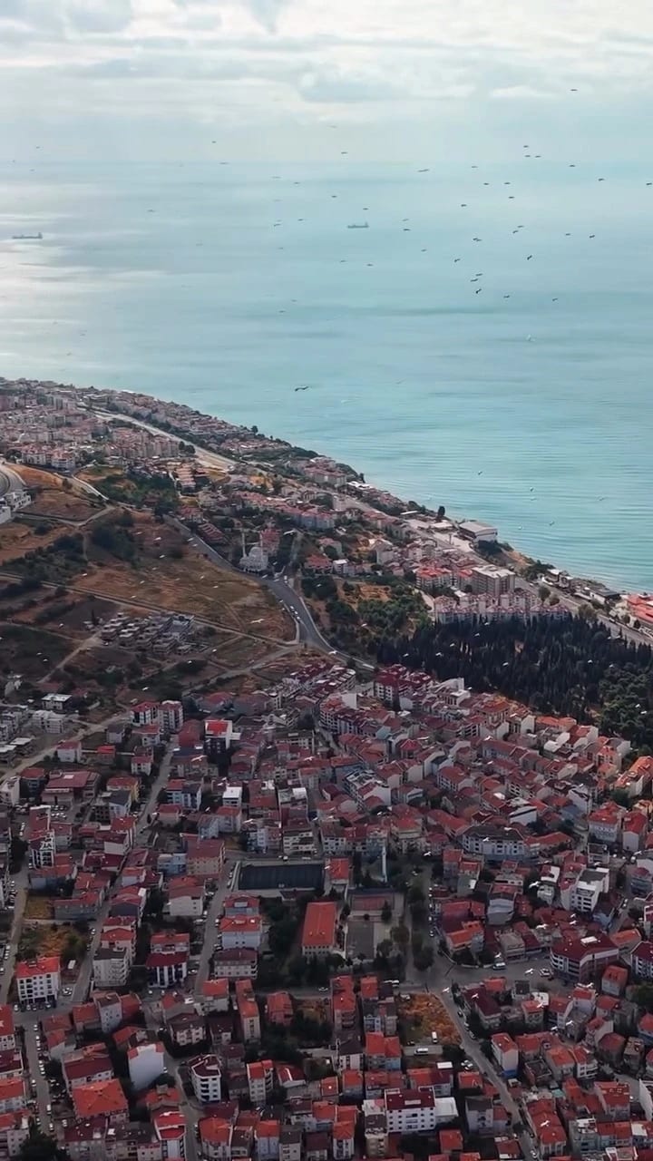 Göç yolundaki leylekler dronla görüntülendi
