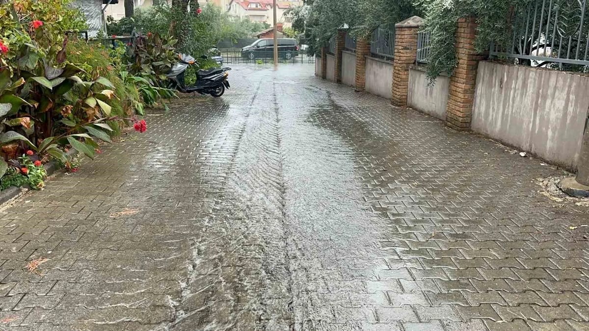 Güney Ege’de beklenen yağış başladı