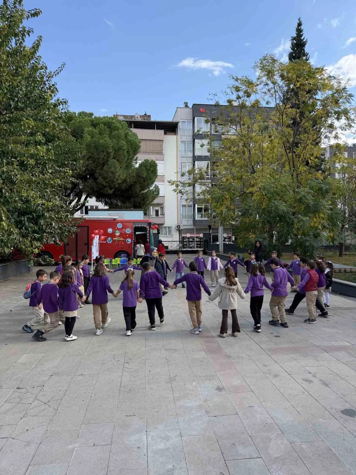 Hacı Celal Oto İlkokulu öğrencileri Aydın'da Cumhuriyet Bayramı'nı kutladı
