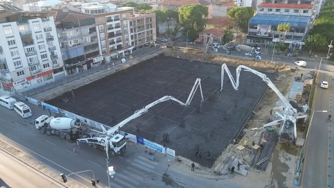 İncirliova’da Cumhuriyet Meydanı ve yeraltı otoparkı projesinde çalışmalar sürüyor