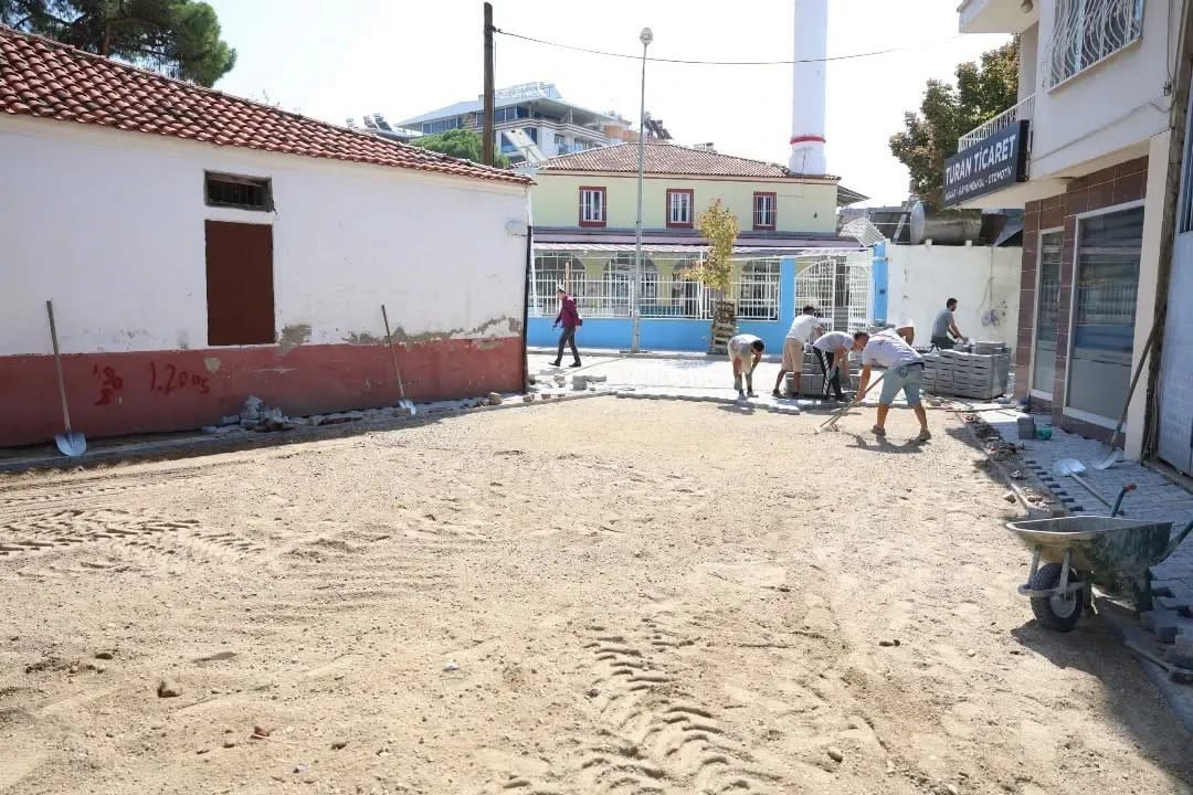 İncirliova’da yol çalışmaları hız kesmeden sürüyor