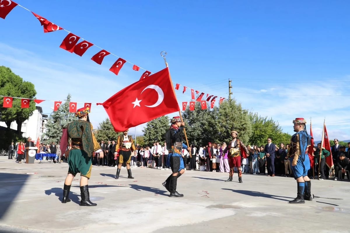 Karpuzlu'da Cumhuriyet'in 103. yılı geçit töreni ve gösterilerle anıldı