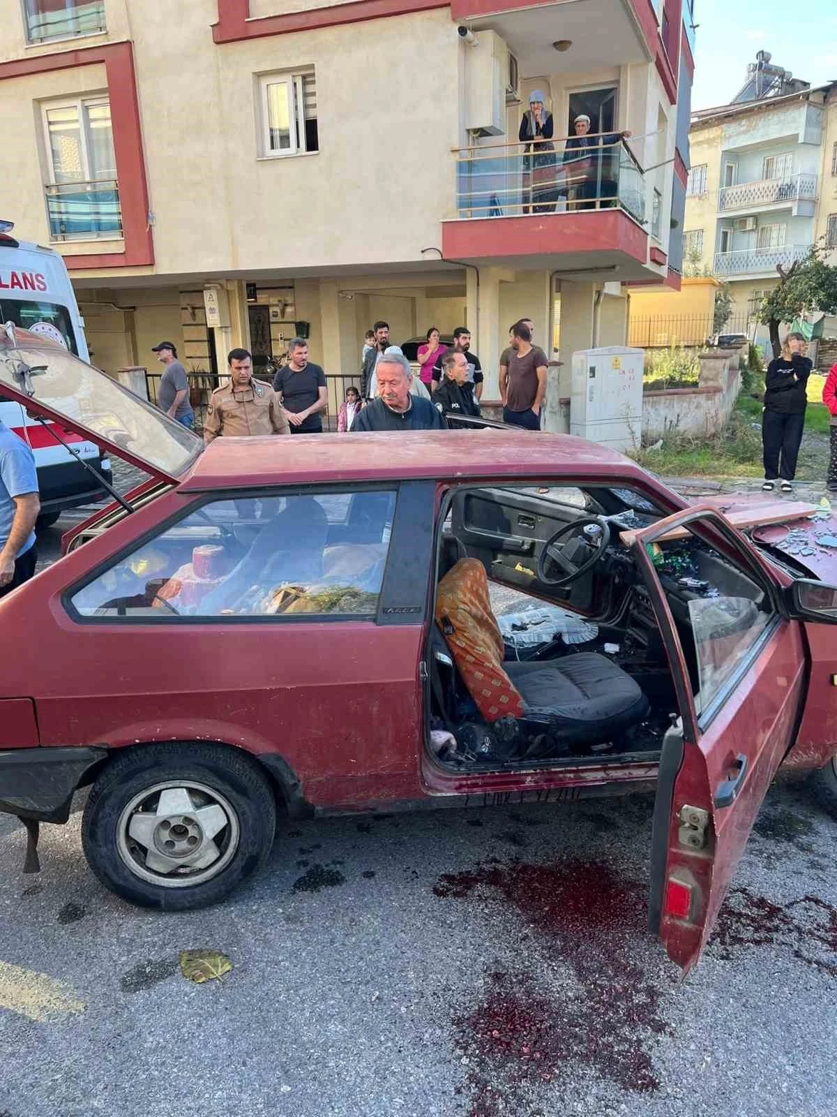 Kontrolden çıkan otomobil Aydın’da direğe çarptı: 2 kişi yaralandı