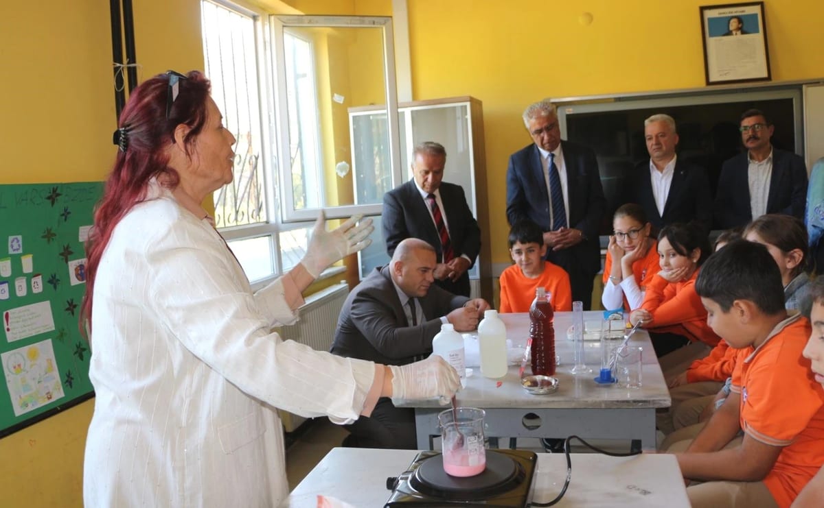 Köşk Başçayır Ortaokulu’nda Bilim Fuarı açılışı gerçekleşti