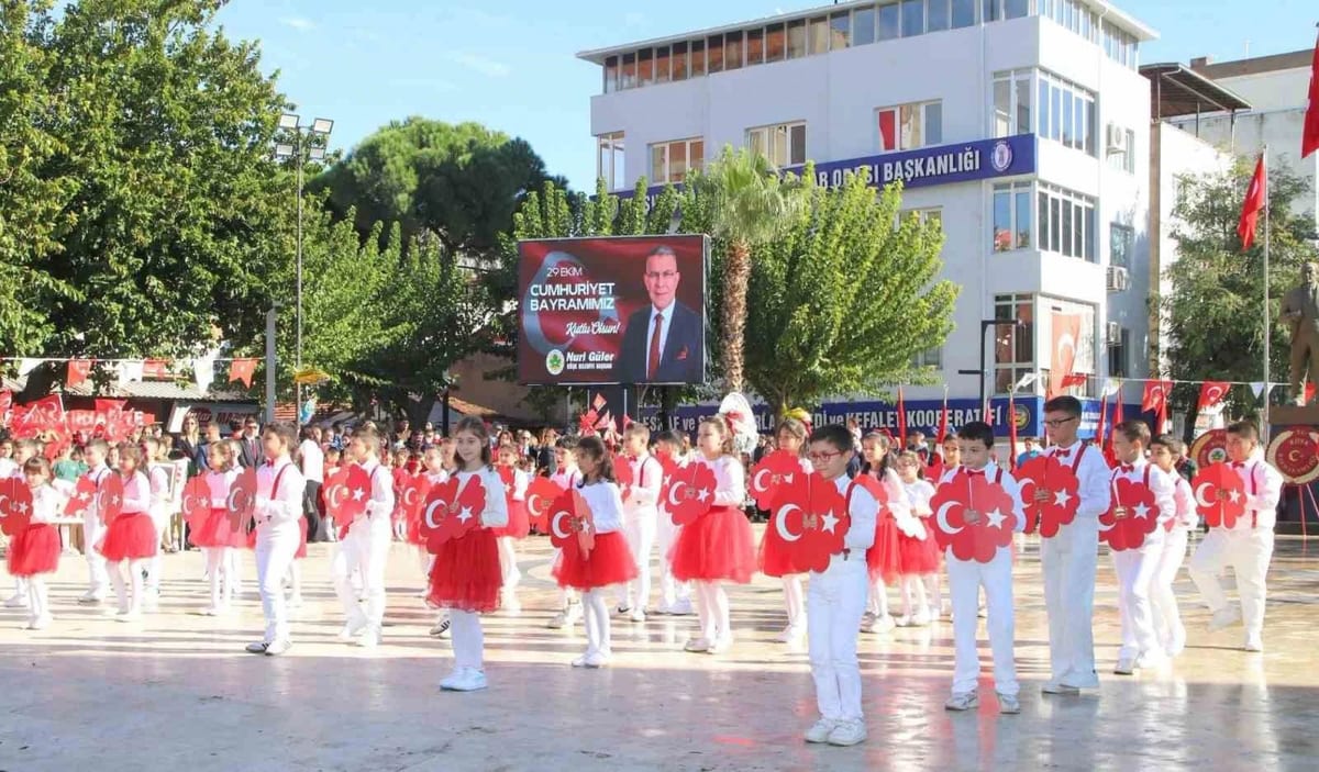 Köşk'te 29 Ekim Cumhuriyet Bayramı'nın 103. yılı coşkuyla kutlandı