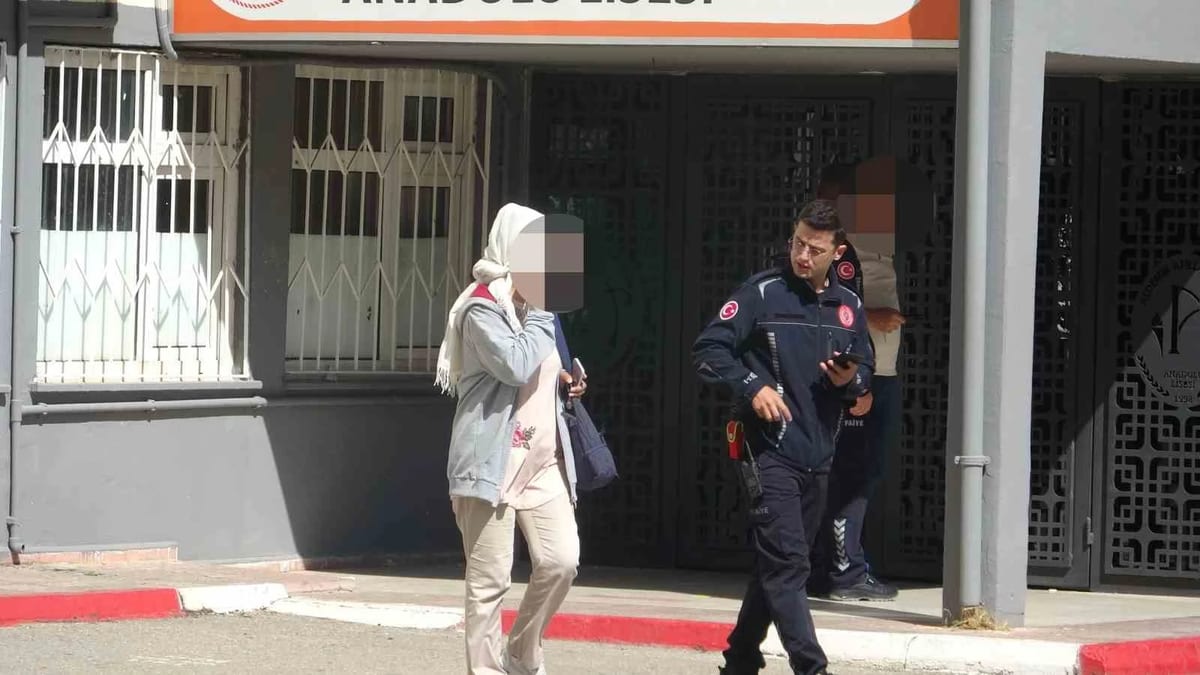 KPSS sınavı yapılan okulda kilitli kalan vatandaş kurtarıldı