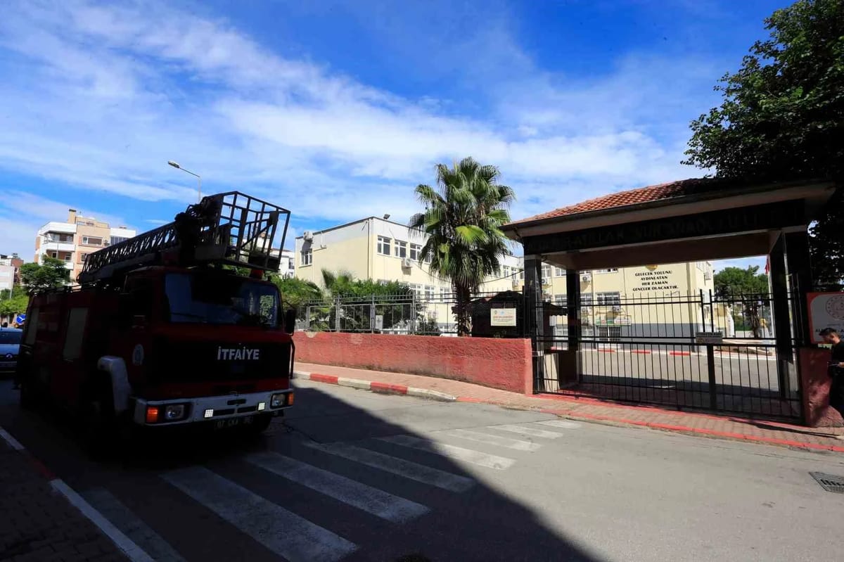 KPSS sınavı yapılan okulda kilitli kalan vatandaş kurtarıldı