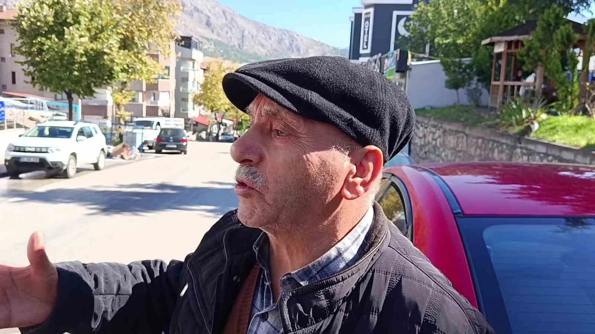 KPSS’ye giren gencin park ettiği otomobilden alevler yükseldi, yangını polisler söndürdü