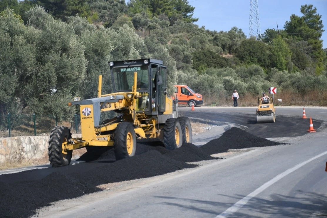 Kuşadası Aydın yolunda deforme olan bölümler yenilendi