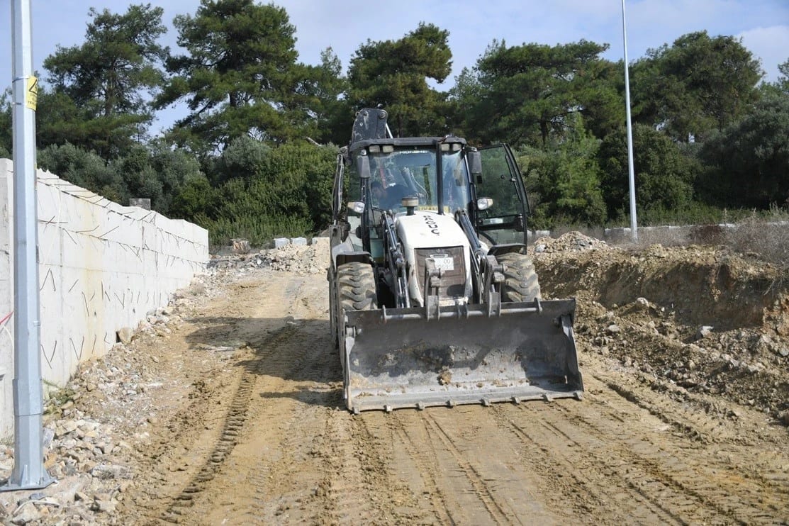 Kuşadası Belediyesi Caferli’de 6 sokağa 25 bin metrekare parke taşı döşiyor