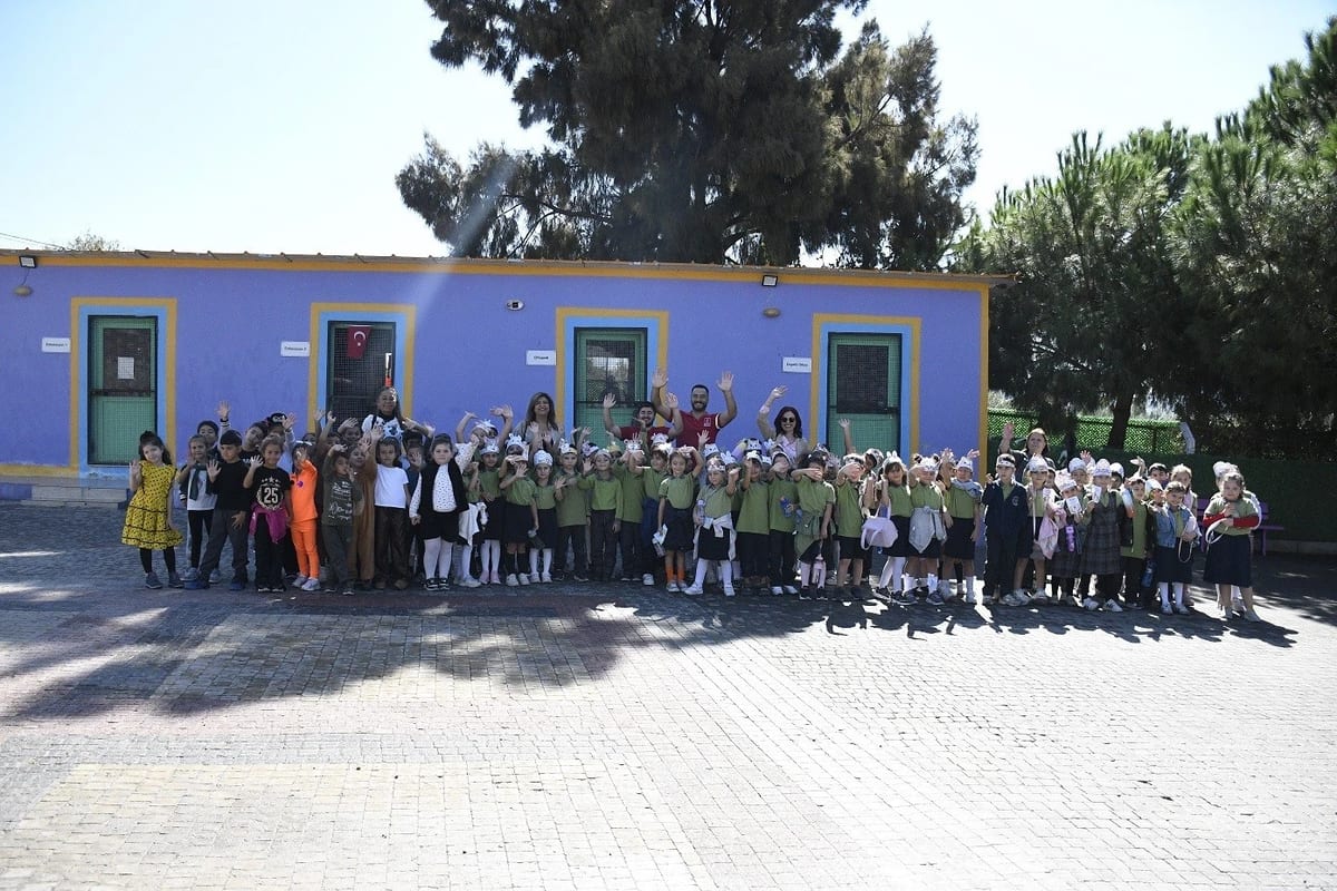 Kuşadası’nda 355 öğrenci hayvan dostlarıyla buluştu