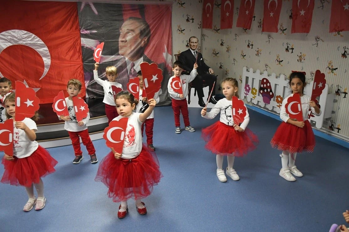 Kuşadası'nda 36-60 aylık çocuklar Cumhuriyet'in 103. yılını kutladı