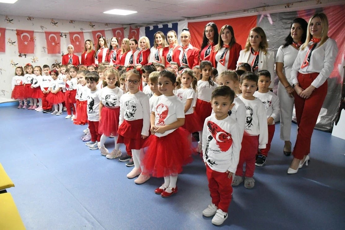 Kuşadası'nda 36-60 aylık çocuklar Cumhuriyet'in 103. yılını kutladı