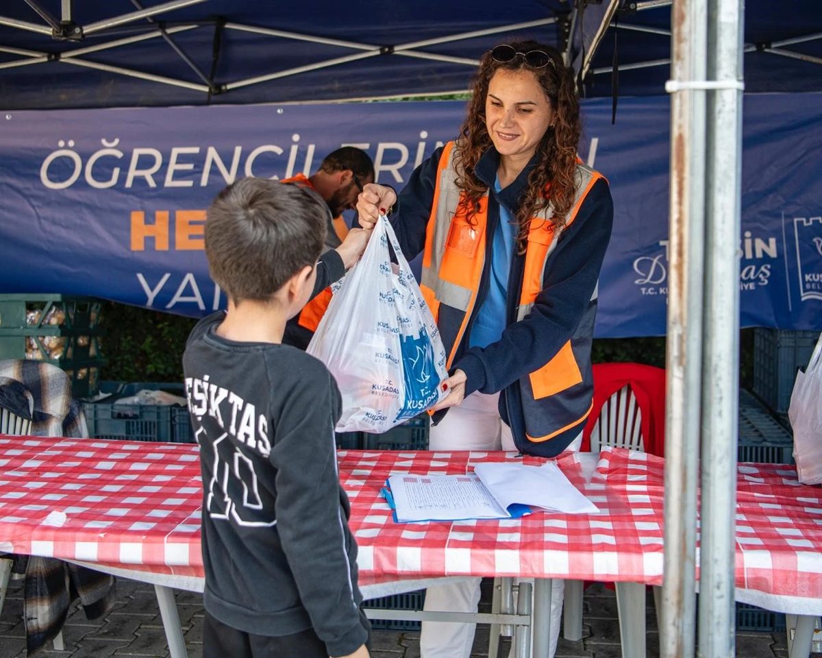 Kuşadası’nda bin 400 çocuğun beslenme çantası doluyor