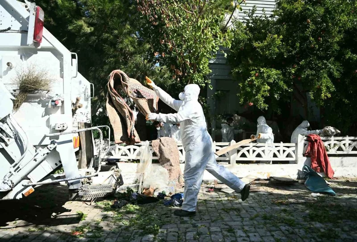Kuşadası’nda çöp ev operasyonu