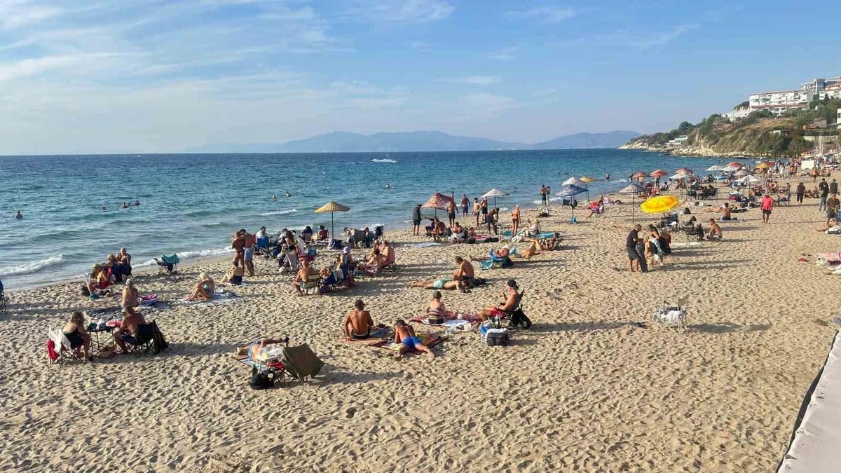 Kuşadası’nda Ekim güneşi deniz keyfini uzattı