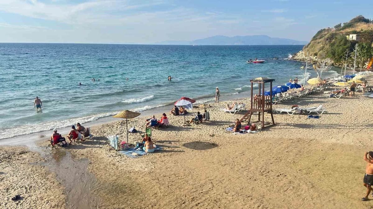 Kuşadası’nda Ekim güneşi deniz keyfini uzattı
