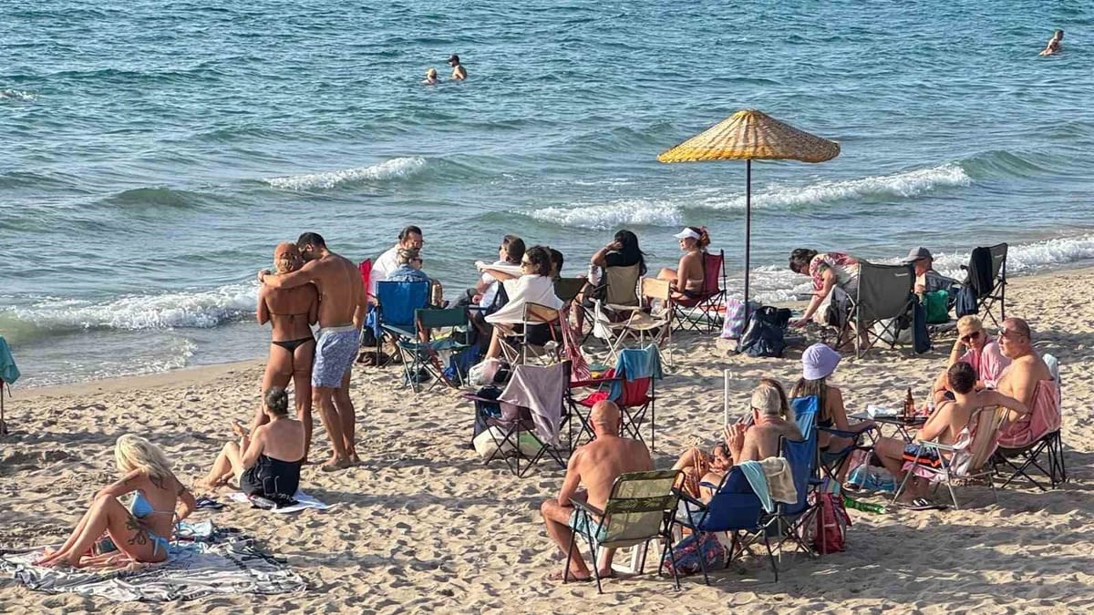 Kuşadası’nda Ekim güneşi deniz keyfini uzattı