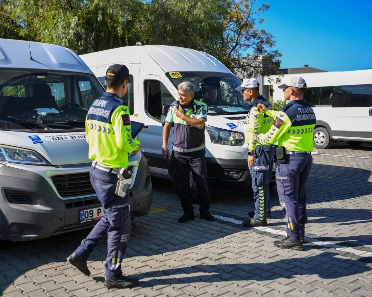 Kuşadası’nda okul servisleri denetlendi