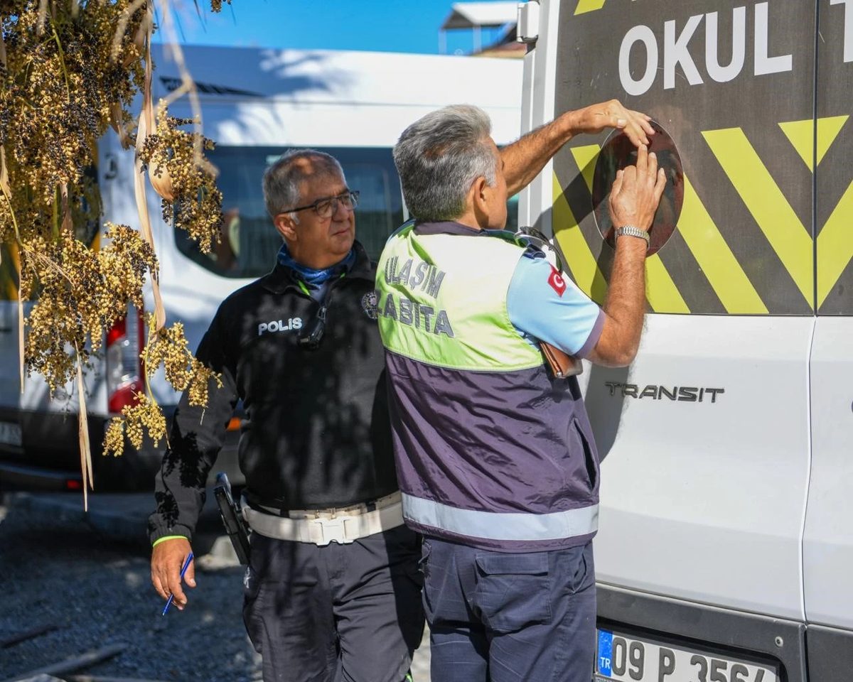 Kuşadası’nda okul servisleri denetlendi