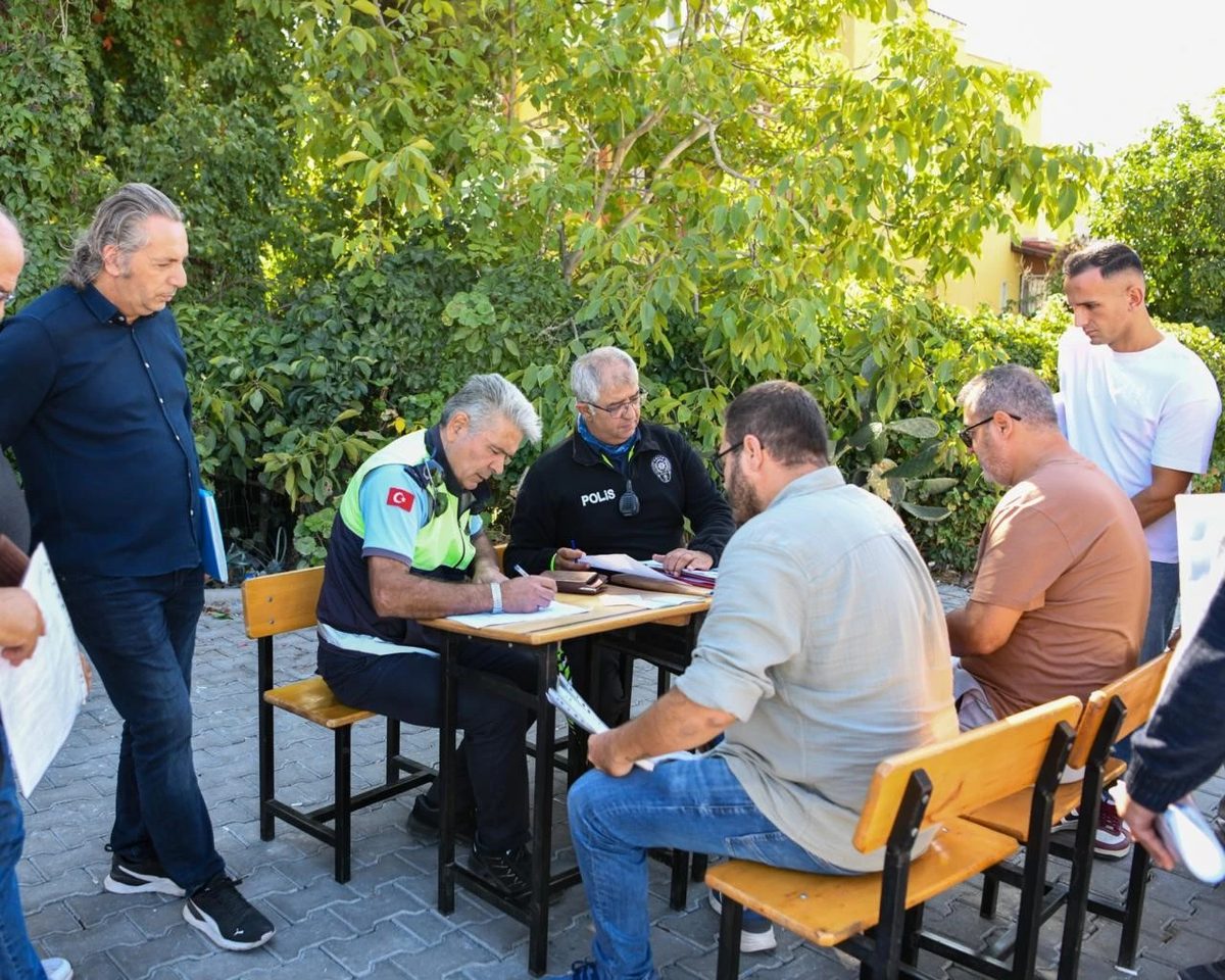 Kuşadası’nda okul servisleri denetlendi