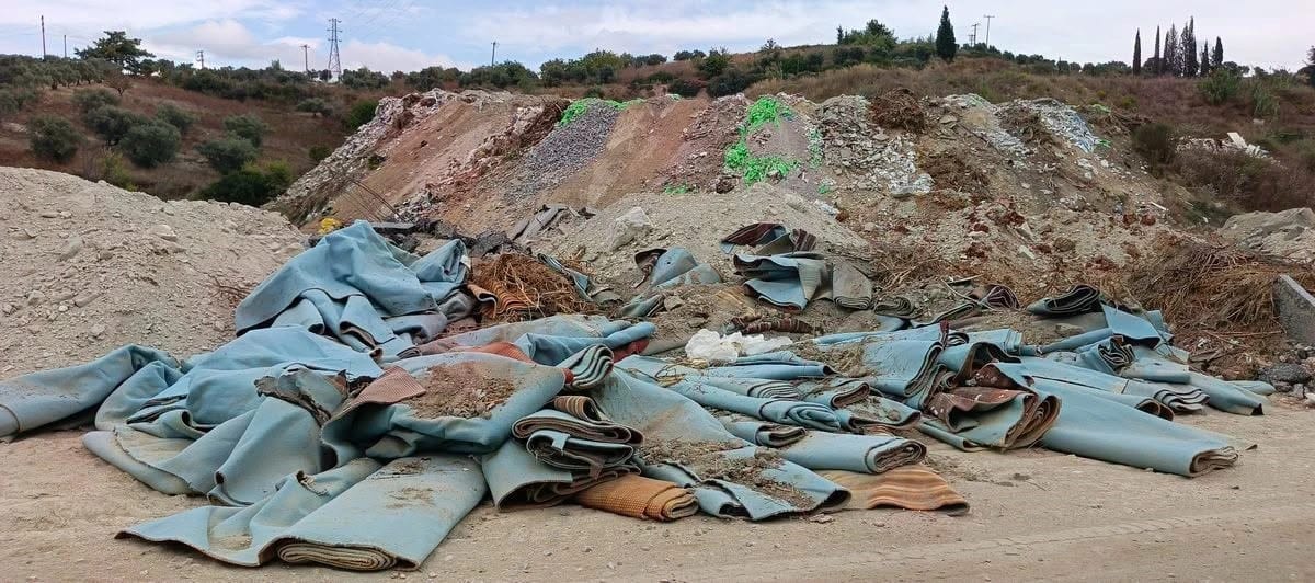 Kuşadası’nda Toskana’yı andıran vadiler atıklarla doluyor