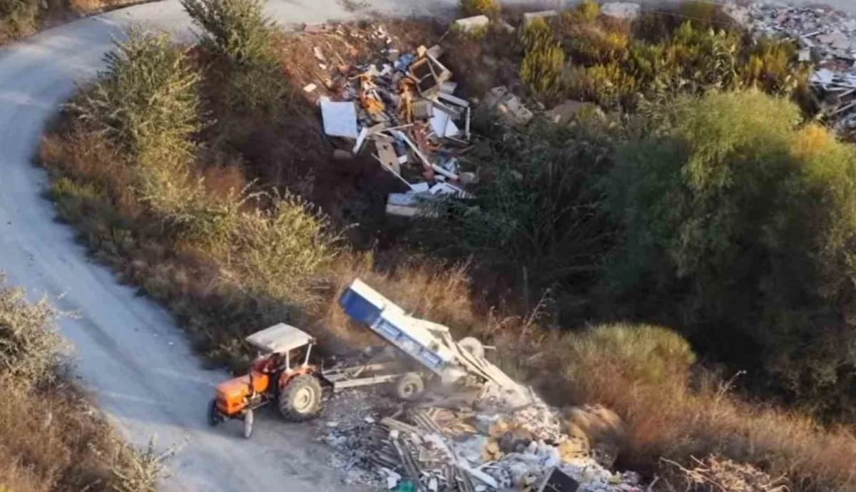 Kuşadası’nda Toskana’yı andıran vadiler atıklarla doluyor