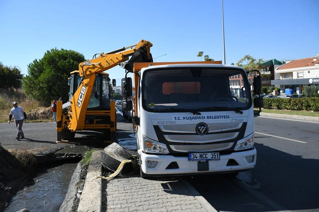 Kuşadası’nda yağmur suyu hatları yağışlara hazırlanıyor