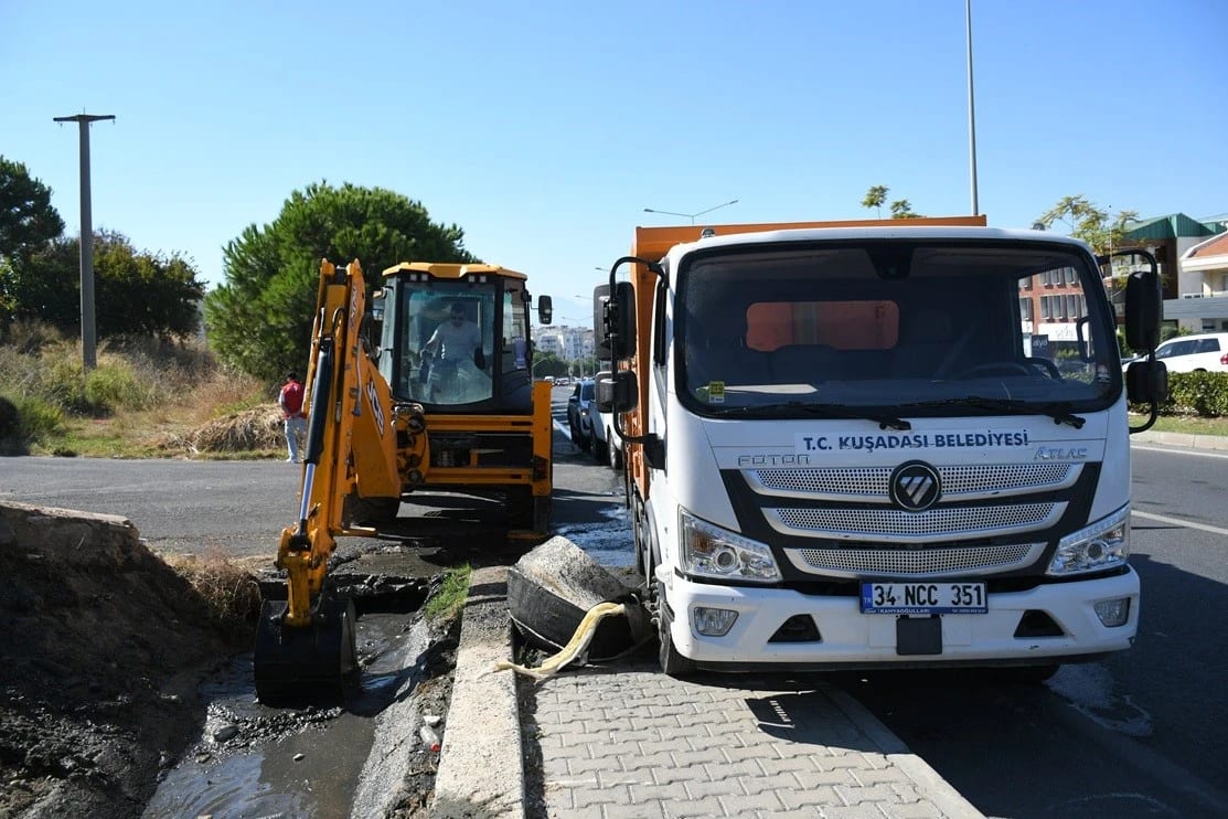 Kuşadası’nda yağmur suyu hatları yağışlara hazırlanıyor