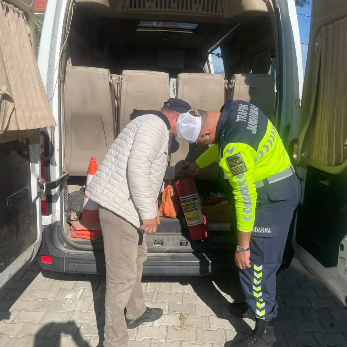 Kuyucak’ta jandarma, lise öğrencilerine e-skuter ve bisiklet eğitimi verdi