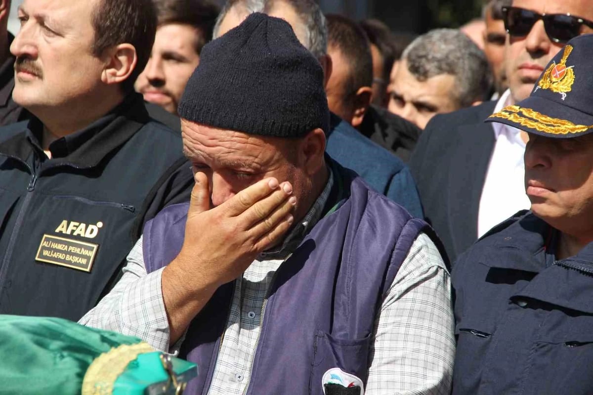 Maden kazasında hayatını kaybeden babaya son görev