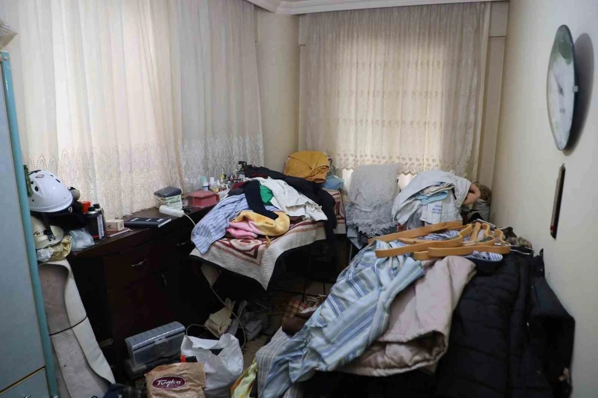 Manisa’da çöp evden 6 kamyon atık çıkarıldı