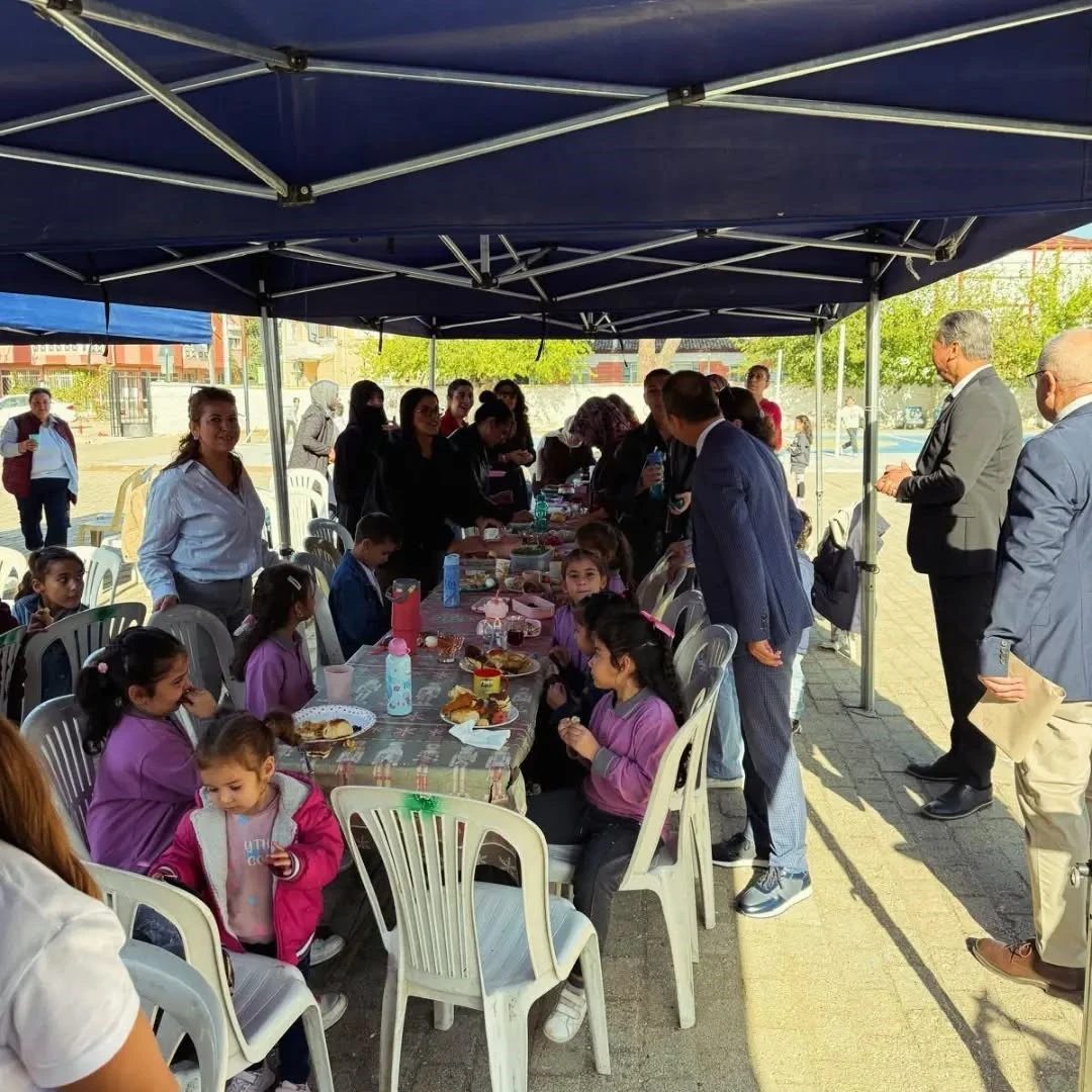 Merkez İlkokulu öğrencileri Yenipazar’da sağlıklı kahvaltı sofrasında buluştu