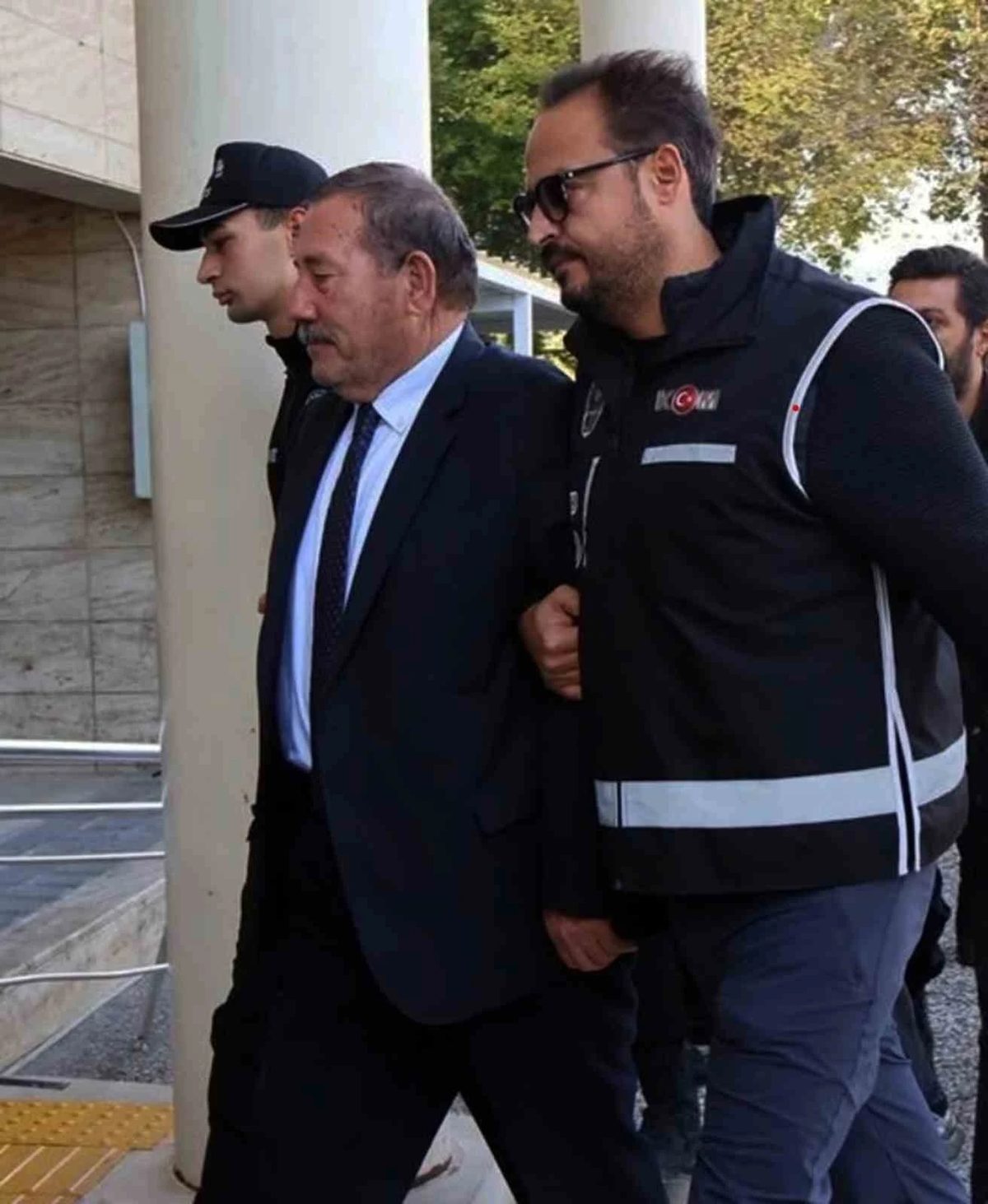 Milas Belediyesi operasyonunda 18 tutuklama