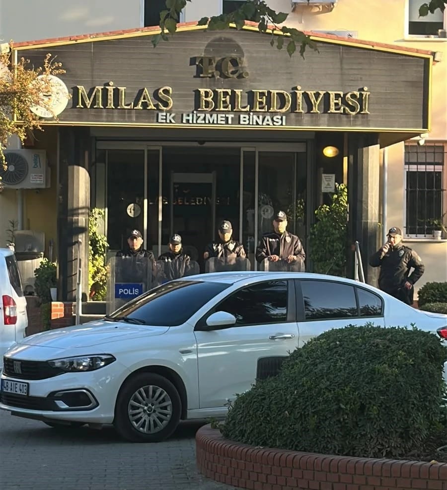 Milas Belediyesi operasyonunda aramalar sürüyor
