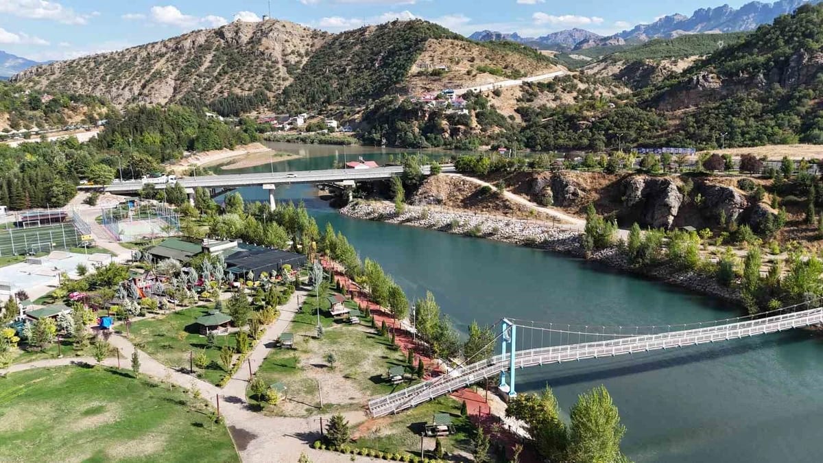 Munzur, sonbaharla birlikte sessizliğe büründü