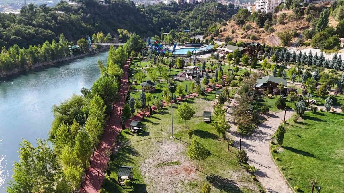 Munzur, sonbaharla birlikte sessizliğe büründü