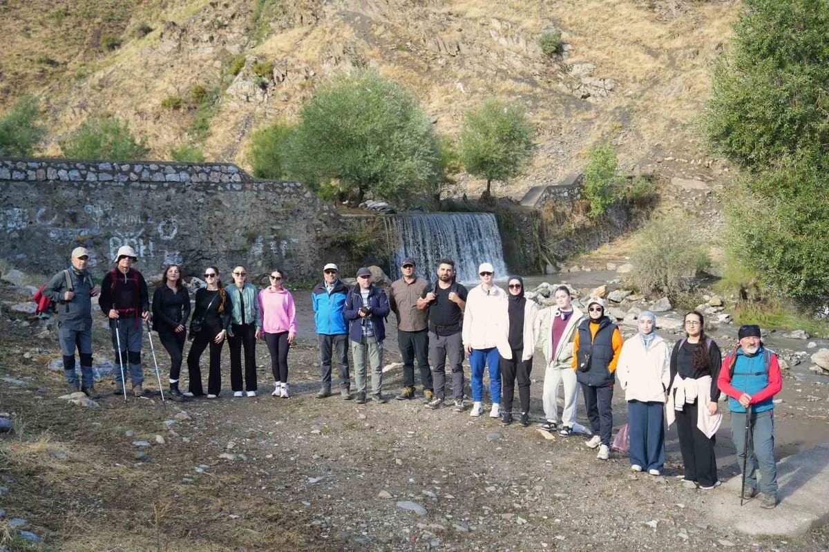 Muş’ta doğaseverler Dünya Yürüyüş Günü’nde 10 kilometre yürüdü